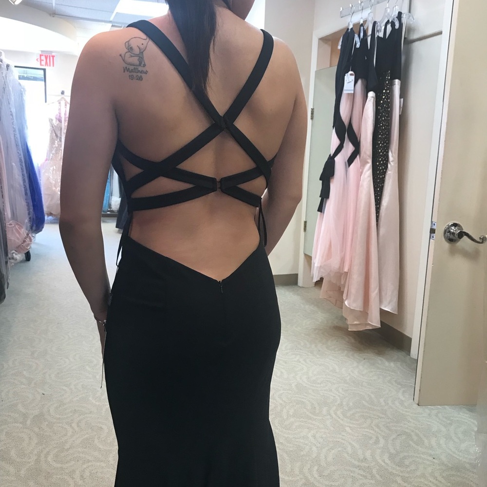 Prom dress black gown - Picture 3 of 4
